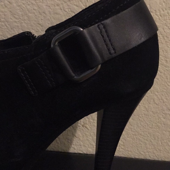 BCBG Never worn,leather beautiful platform booties - Picture 6 of 8